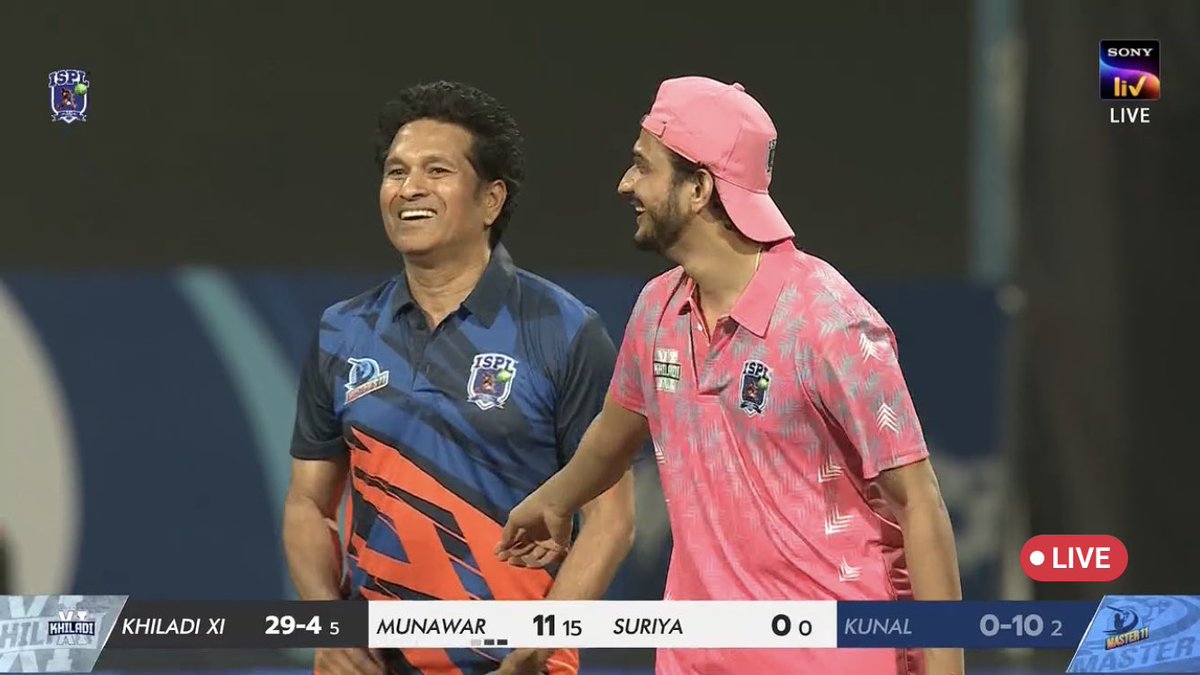#MunawarFaruqui and #SachinTendulkar 

GOAT (Cricketer) with GOAT (Comedian and Winner)

RESPECT 🫡