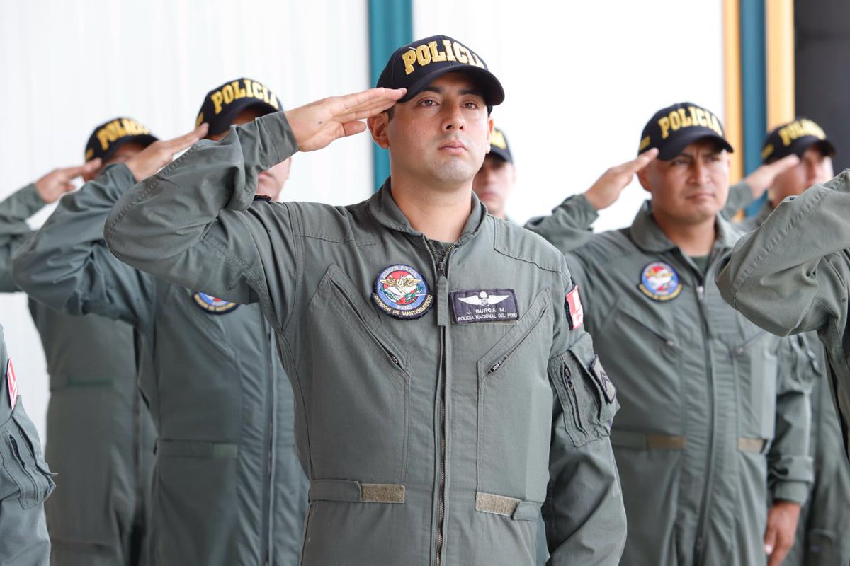 MininterPeru's tweet photo. ✈️🚁 ¡40 años garantizando la seguridad aérea y brindando apoyo en operaciones policiales en todo el país!
El ministro del Interior, Víctor Torres, preside la ceremonia por el cuadragésimo aniversario de la Dirección de Aviación Policial (#Diravpol). https://t.co/UpW6UqLaeT
