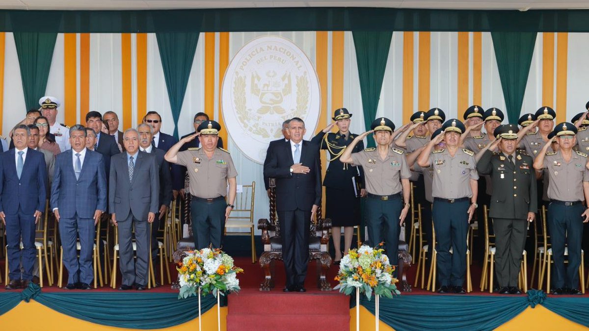 MininterPeru's tweet photo. ✈️🚁 ¡40 años garantizando la seguridad aérea y brindando apoyo en operaciones policiales en todo el país!
El ministro del Interior, Víctor Torres, preside la ceremonia por el cuadragésimo aniversario de la Dirección de Aviación Policial (#Diravpol). https://t.co/UpW6UqLaeT