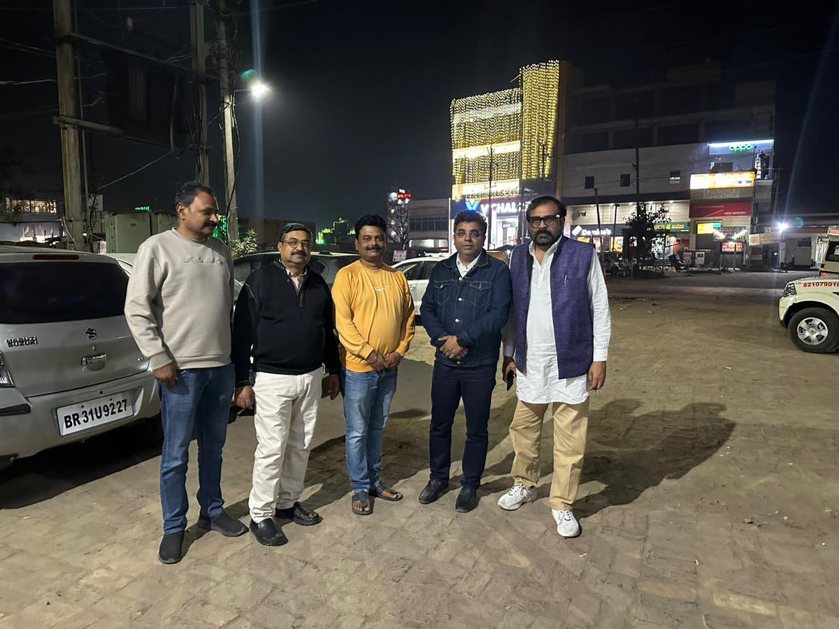 TeamManish's tweet photo. बेतिया में प्रधानमंत्री @narendramodi जी रैली के सफल आयोजन के बाद , साथियों संग पटना प्रस्थान । 
@JPNadda @BJP4India @BJP4Bihar https://t.co/wY4l6Ppr2H