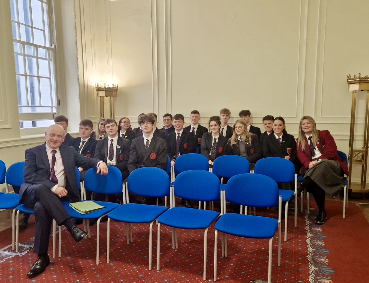 Yesterday our Y13 AS Government & Politics class visited the NI Assembly. Pupils met with @JohnBlairMLA, had a talk from the Education service and a committee clerk, and got a tour of the building. A highlight was to listen to the debate on the price of school uniform.