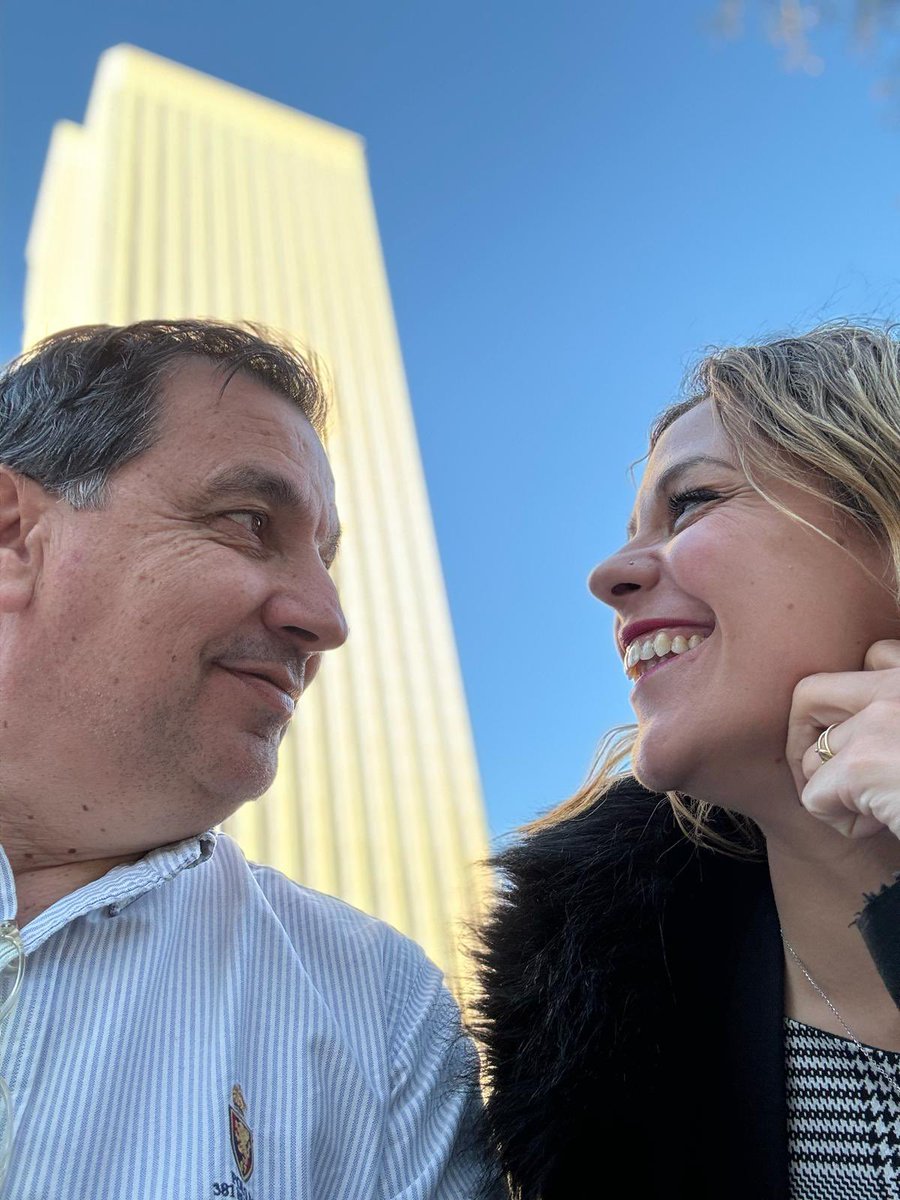 DrMartos's tweet photo. ¿Qué estaré tramando con @rdelblanco ? Estamos gestando una agitadora de comunicación estratégica y creativa.
Nuestra misión es agitar, inspirar y generar estrategias ganadoras. 
Sois todos millonarios y todavía no lo sabéis. 
Continuará...
#comunicación #inspiración #agitación https://t.co/nnxD5ZdvNm