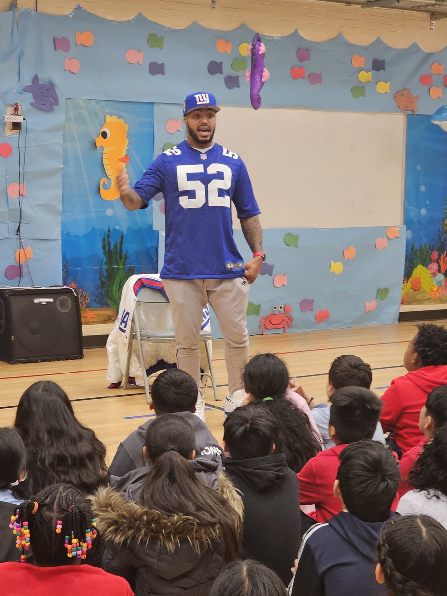 Another amazing visit from Two Time Superbowl Champion, New Brunswick's own, <a href="/jcasillas52/">Jonathan Casillas</a> 🏈 ❤️
#allin4nb <a href="/NBPSRoosevelt/">Roosevelt Elementary</a> <a href="/nbpschools/">New Brunswick Public Schools</a>