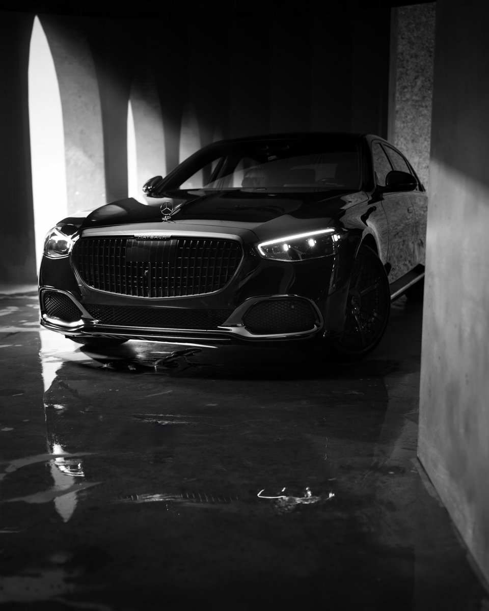 MercedesBenzUSA's tweet photo. The Mercedes-Maybach Night Series: A piece of art in every detail.
📸: @JulienLasseur
#MercedesBenz #MercedesMaybach #NightSeries #SClass https://t.co/3PVL4YnsmE