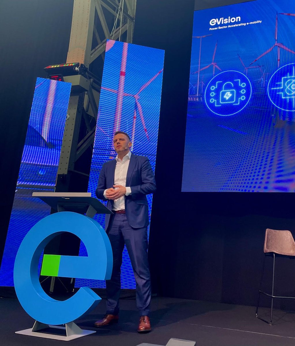 🔵 The Global Renewables Alliance joined as #EVision opened with the launch of @Eurelectric and @EYnews' new e-mobility analysis. 
@kristianruby and Serge Colle revealed  key findings from the report⤵️