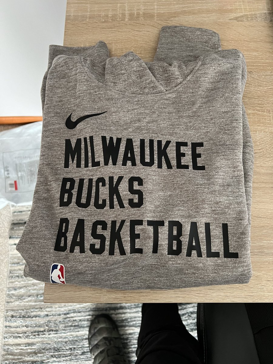 b1gduce's tweet photo. @Fanatics please tell me how these are the same item and color… one is clearly labeled as olive, and the one received is a very heathered grey. Laughable https://t.co/pQIsTPP4WP