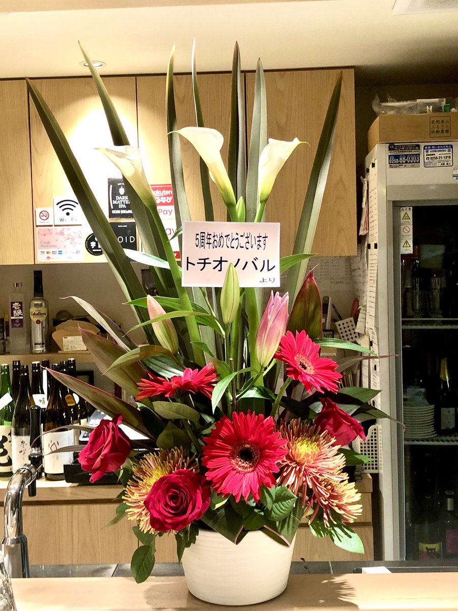 aogiristo's tweet photo. トチオノバルのオーナーシェフである

愛弟子カズチャンから…㊗️💐✨

頂きました🙇

ゴージャスで素敵な贈り物ありがとう😭

大人気のスープパスタ🍜笑

食べに行くねー

#トチオノバル
#栃尾で美味しい洋食とお酒が楽しめる
#シェフはあくまでもスープパスタ
#もうラーメンて事にしましょ笑笑 https://t.co/c7gfLtF9Z5