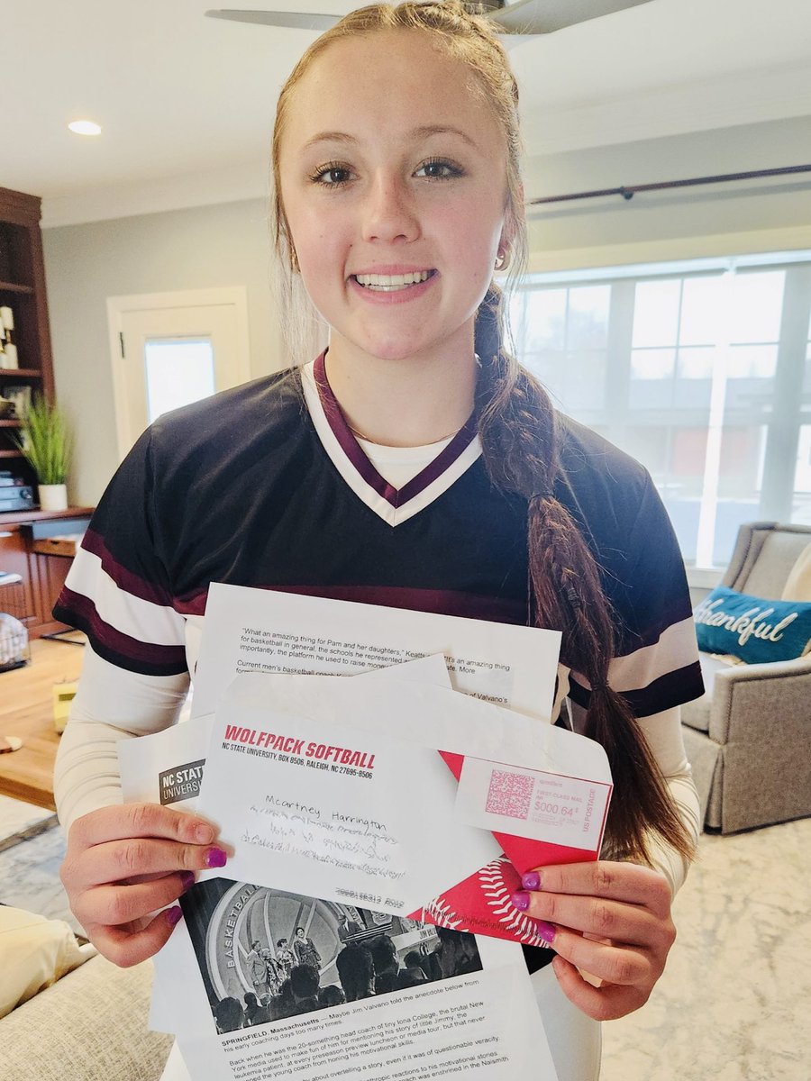 Thank you @PackSoftball for the 💌! Excited to workout this weekend at camp with @LLefty18 @boschml @CoachCassady 🖤❤️🐺 @coach_jenny2 @2026Birmingham