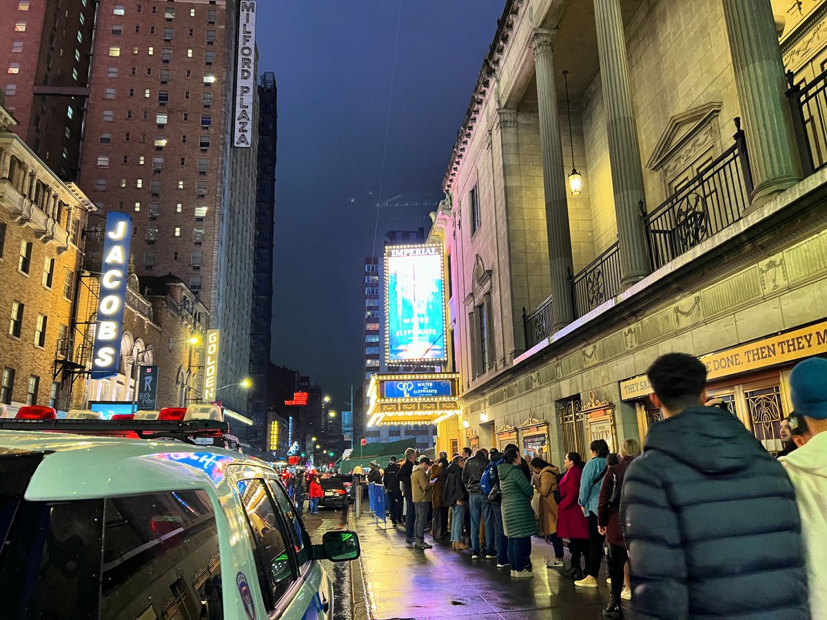 Always good to see a line! Come join us and choose the ride! @W4Emusical @Margaritaville @disneybroadway