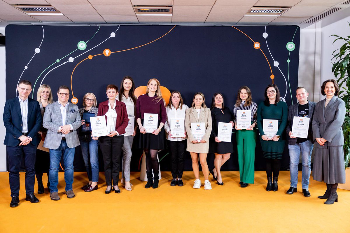 Today we celebrate our exceptional colleagues - volunteers. Around 3000 people every year who offer their time, work and heart to help others and also motivate others to do so. I`m so proud that we could honor 10 most active of @Orange_Polska volunteers ♥️ Volunteering has an…