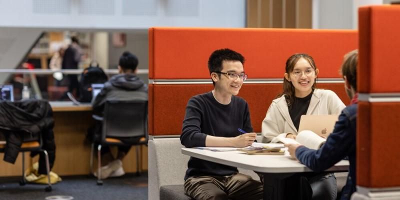 Are you an international student planning to study a Masters at Leeds? Join our 'Studying a pre-sessional at Leeds' webinar to find out how a pre-sessional course could help you to prepare for academic study in the UK. 📅 Thu 7 March 🕘 9am (GMT) 🔗leeds.ac.uk/language-centr…