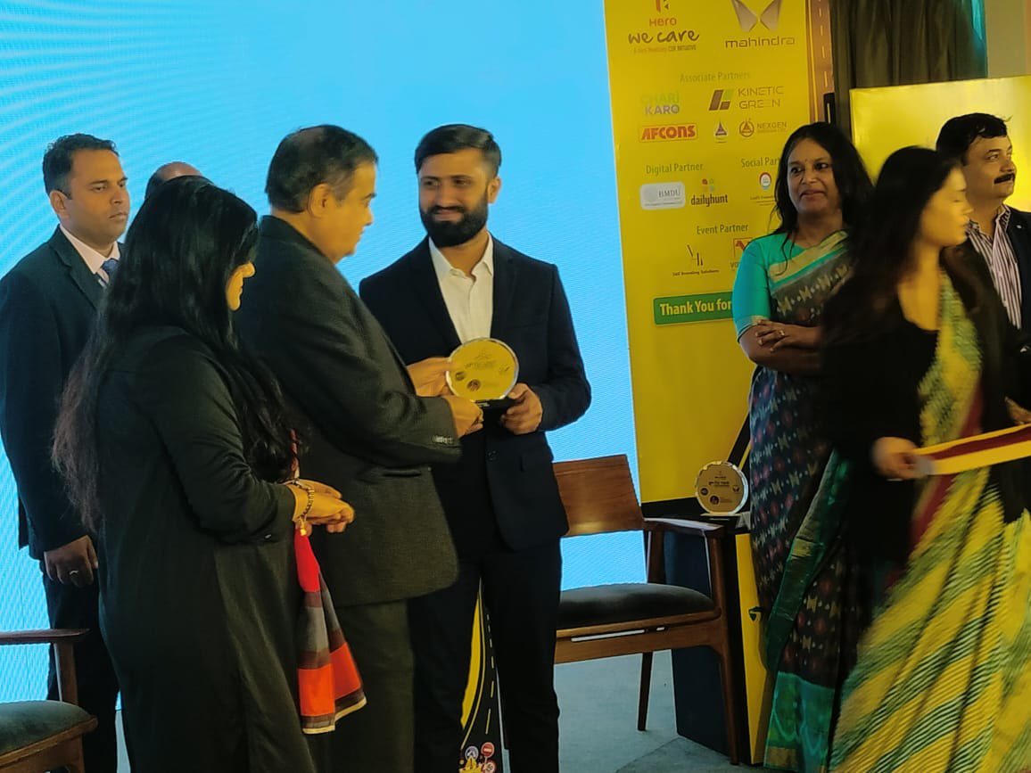 real_rohitraj's tweet photo. Excited and honored! As @newsnasha digital partner, we promoted the #Roadrakshak event with @nitin_gadkari . Thrilled to receive an award from him! 🌟

 #NitinGadkari #BMDU #NewsNasha https://t.co/srnsfOybjJ