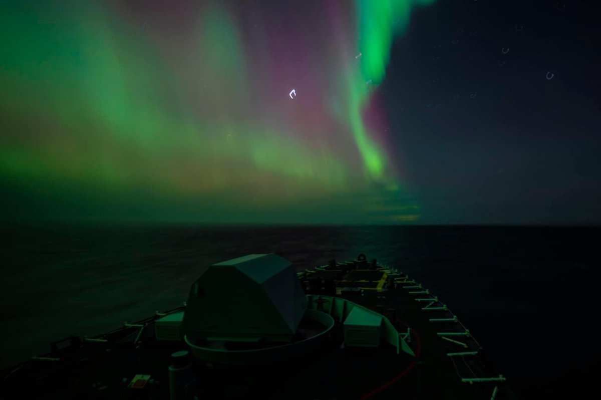 WarshipCam's tweet photo. HMCS Charlottetown (FFH 339) Halifax-class frigate getting a nive view in the Arctic - March 3, 2024 #hmcscharlottetown #ffh339 

SRC: FB- HMCS Charlottetown https://t.co/KJJL5c1XLn
