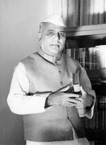 'यशवंतराव बळवंतराव चव्हाण' आधुनिक महाराष्ट्राचे शिल्पकार, महाराष्ट्र राज्याचे पहिले मुख्यमंत्री व लोकप्रिय नेते यांचा आज जन्मदिवस.