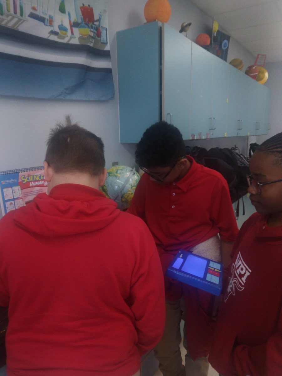 YoungMiddleHCPS's tweet image. Heat transfer lab in Ms. Smith’s class #conduction #science #WeAreMagnet @HillsboroughSch @SDHCMagnet