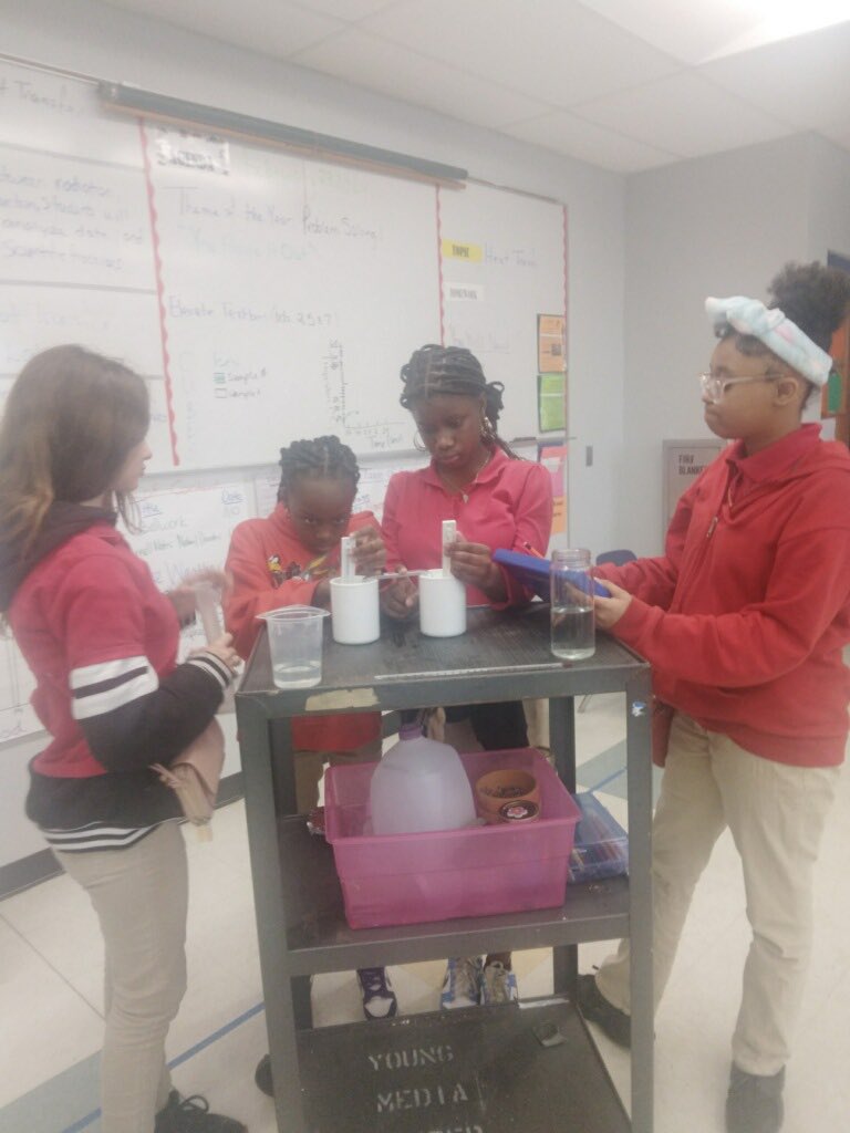 YoungMiddleHCPS's tweet image. Heat transfer lab in Ms. Smith’s class #conduction #science #WeAreMagnet @HillsboroughSch @SDHCMagnet