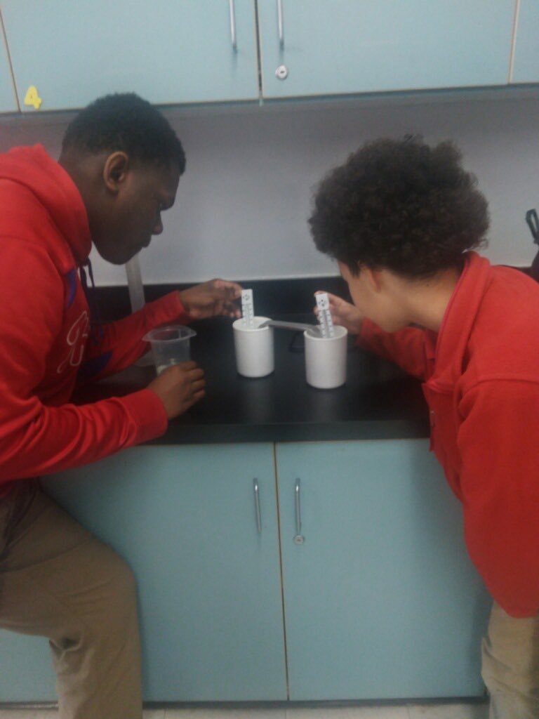 YoungMiddleHCPS's tweet image. Heat transfer lab in Ms. Smith’s class #conduction #science #WeAreMagnet @HillsboroughSch @SDHCMagnet