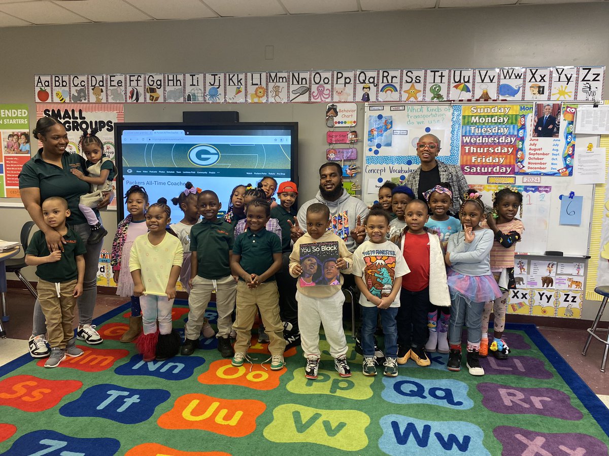 Cin5oTre3's tweet photo. I don’t always read but when I do it’s to Kids #thefuture https://t.co/L2KSd8WI27