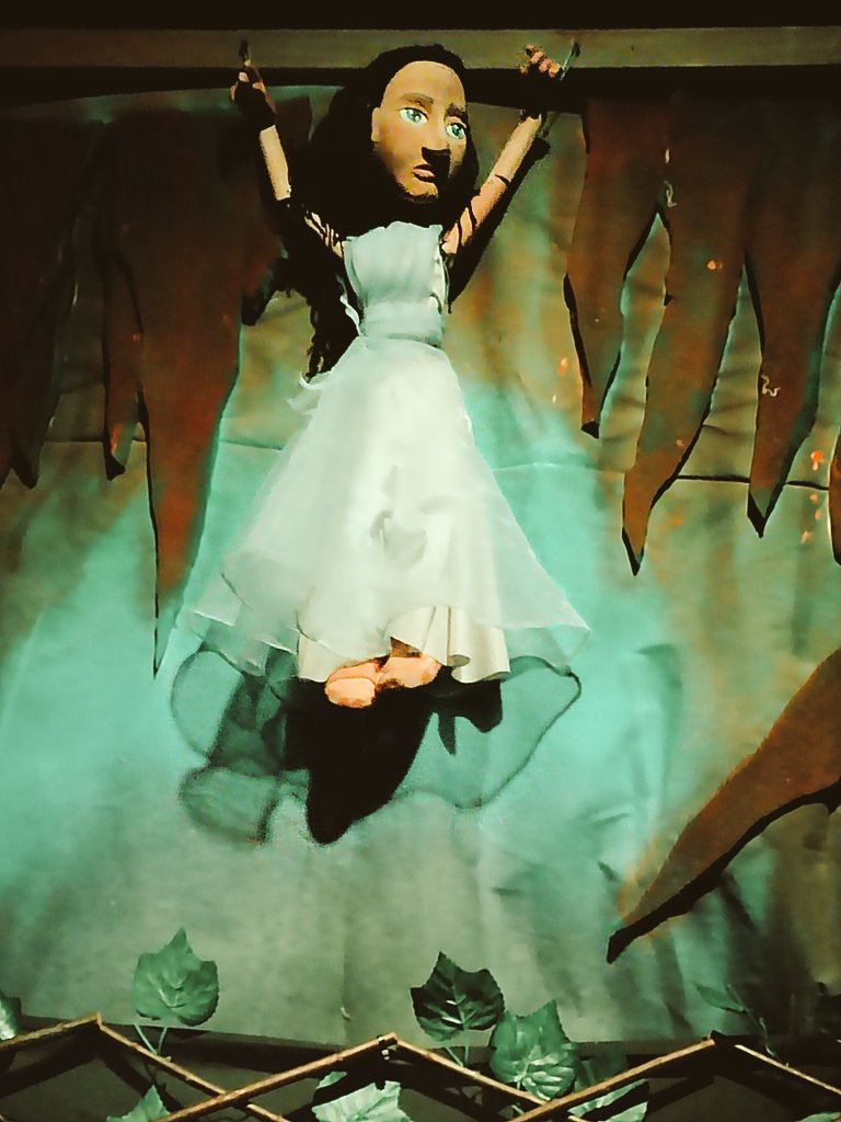 vicgalvano's tweet photo. Una realidad lacerante, actual . Basado en la mitología griega: Demeter es un poema escénico dirigido por @skaandy y ejecutado con solvencia por: Teatro de algún Lugar ! Con @DulceAChavez https://t.co/ZrXwVMvA4i
