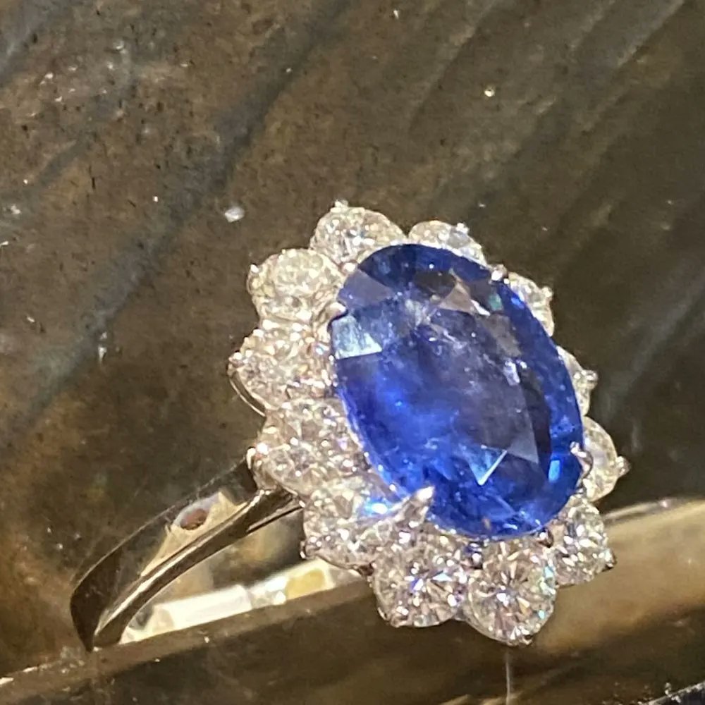 💥💥SOLD💎💎Diamonds are Forever - A white gold 18 carat sapphire and diamond cluster ring sold for €12,000 this morning. Join us tomorrow for the final day @bonhams1793 @Sothebys #sheppardsirishauctionhouse #onlineauction #auction #auctions #antique #durrow #vintage #retro
