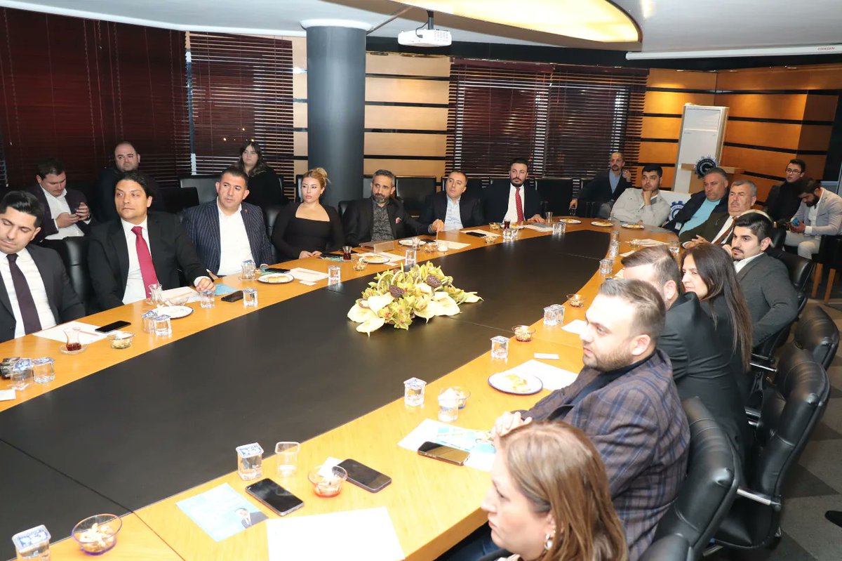 AK Parti Çankaya Belediye Başkan adayı <a href="/KalkanDr/">Av. Doç. Dr. Duhan Kalkan</a> ve beraberindeki heyet, Derneğimize nezaket ziyaretinde bulundu. YK Üyelerimiz ve Üyelerimizin de yer aldığı ziyarette Başkanımız <a href="/ertugrulonat06/">Ertuğrul Onat</a>, ANGİAD'ın faaliyetlerinden bahsederken AK Parti Çankaya Belediye Başkan Adayı Av.++