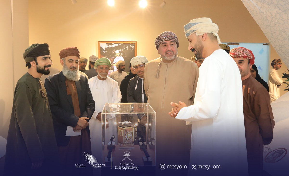 mcsy_om's tweet photo. افتتح سعادة السيد سعيد بن سلطان البوسعيدي وكيل الوزارة للثقافة؛ معرض #إرث_فوتوغرافي في الجمعية العمانية للفنون؛ وهو معرض شخصي ورحلة عبر عدسات الزمن للمصور تغلب البرواني أول مصور مرافق للسلطان الراحل - طيب الله ثراه - يبرز خلاله مجموعة من الصور النادرة في فترة السبعينات. https://t.co/9tgEfkpTcq