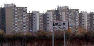 A Badia tenen un problema enorme amb l'amiant. Tenen raó quan demanen solucions, però aplicar-les té un cost molt elevat. La pregunta, senyors de Badia, és: si la Generalitat és qui us ha d'arreglar el problema, per què voteu partits que cronifiquen l'espoli fiscal català?
