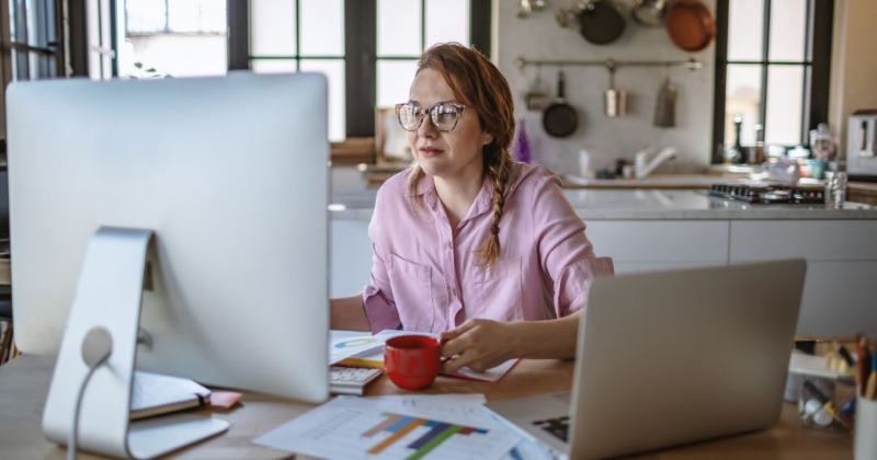 APEC's tweet photo. This policy brief by the #APECPolicySupportUnit explores women’s participation in independent work, particularly in the gig economy, and unpacks women-related issues that hinder women’s greater economic participation in this area. Download the brief via the link below. #gigwork
