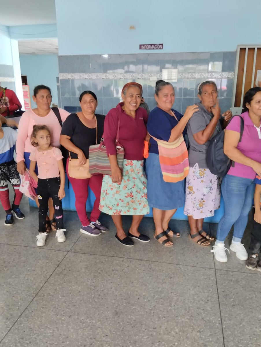 dirsaludbarinas's tweet photo. #Barinas.En desarrollo jornada de atención integral de salud en el Hospital Dr. Jesús Arnoldo Camacho Peña, en el ASIC Alberto Arvelo Torrealba, en el marco de la Gran Misión Venezuela Mujer, gracias a las políticas del Pdte.@NicolasMaduro y ministra @MagaGutierrezV . https://t.co/I2cZEJpHop