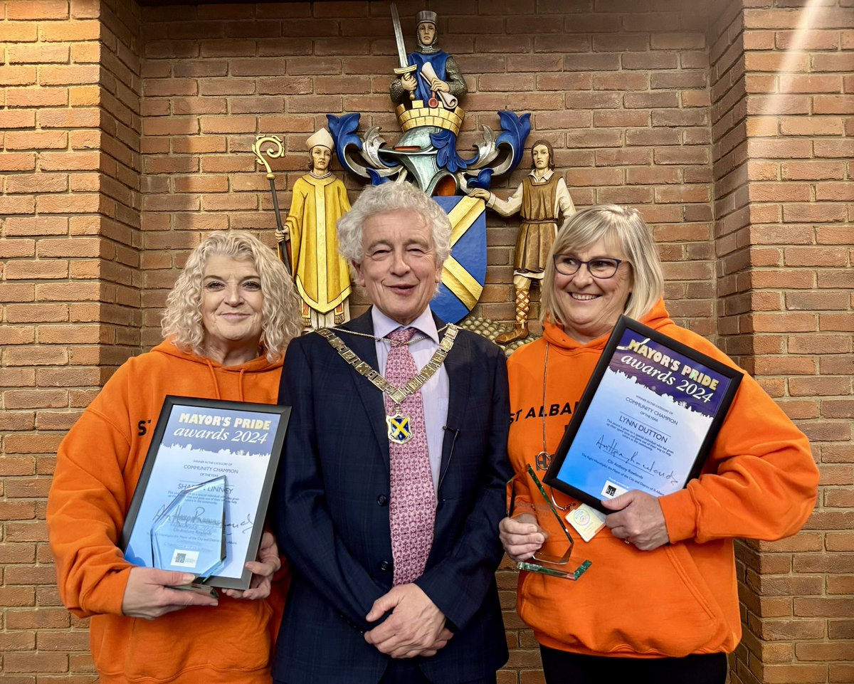 We only went and won a mayors pride award 🧡 lots of thank yous to our local pubs and restaurants that cook for us every week and our army of volunteers, the support we have is immense Thank you 🧡@LinneySharon @jezmizter @StAlbansTimes @StTastes @LoudbirdPR @hertsad @GNPUB