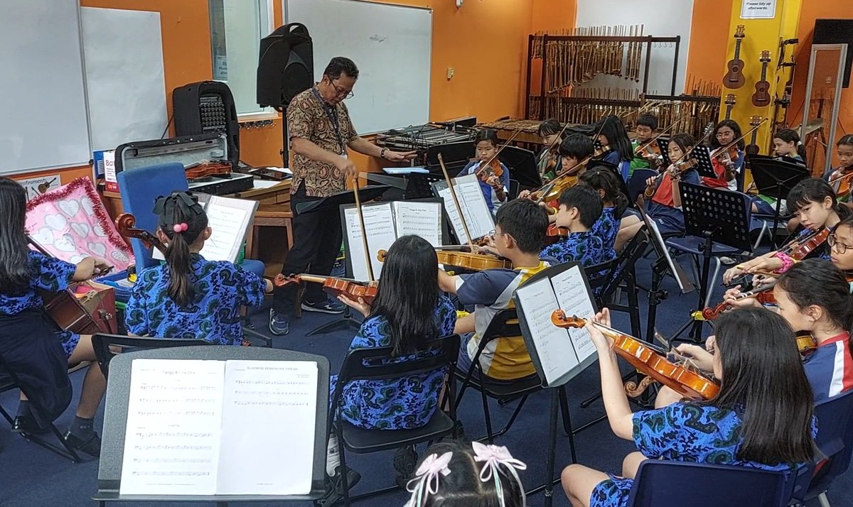 Introducing music and dance as early as possible to primary students is very important.
Students need to be introduced to various dance rhythms. TANGO, a rhythm to accompany dance.