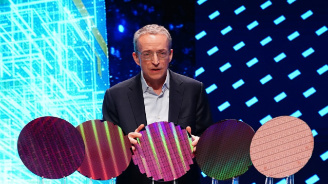 BerndHolthaus's tweet photo. At Intel Foundry Direct Connect, @Intel leaders showed that our ambitious goals to achieve five nodes in four years and get back to a competitive position are now in sight, writes @anshelsag. #IAmIntel https://t.co/gekyBeGi6F https://t.co/n6qc8sTzE1
