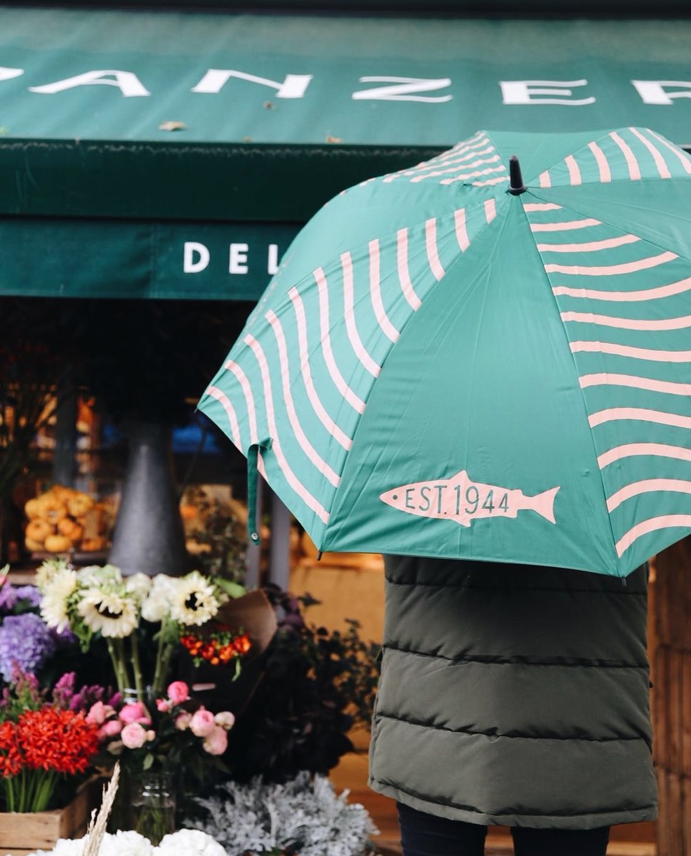 When this much rain is involved, @Panzersdeli is determined to keep things cheerful. Their green and pink umbrellas are perfect for sheltering their delicious bagels from the elements ☔️ Head over to their store at 📍 13-19 Circus Road to get your hands on one for yourself!