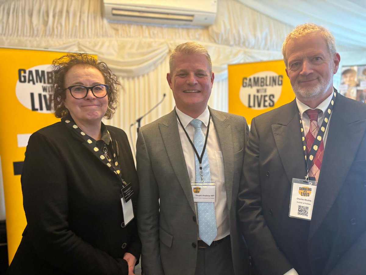 Thank you @StuartAndrew for attending our parliamentary event today, and for staying to speak with bereaved families #StopGamblingSuicides