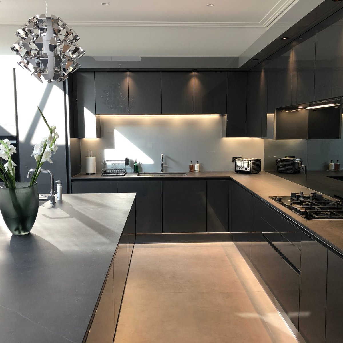 Exuding timeless elegance, our Lumina range defines modern urban aesthetics through its impeccable high gloss finish and contemporary colour palette. ✨⁠ ⁠ 📷 Lumina Graphite⁠ ✏ Sigma 3 Kitchens Esher⁠ .⁠ #kitchengoals #kitcheninspo #kitchenideas #kitcheninspiration