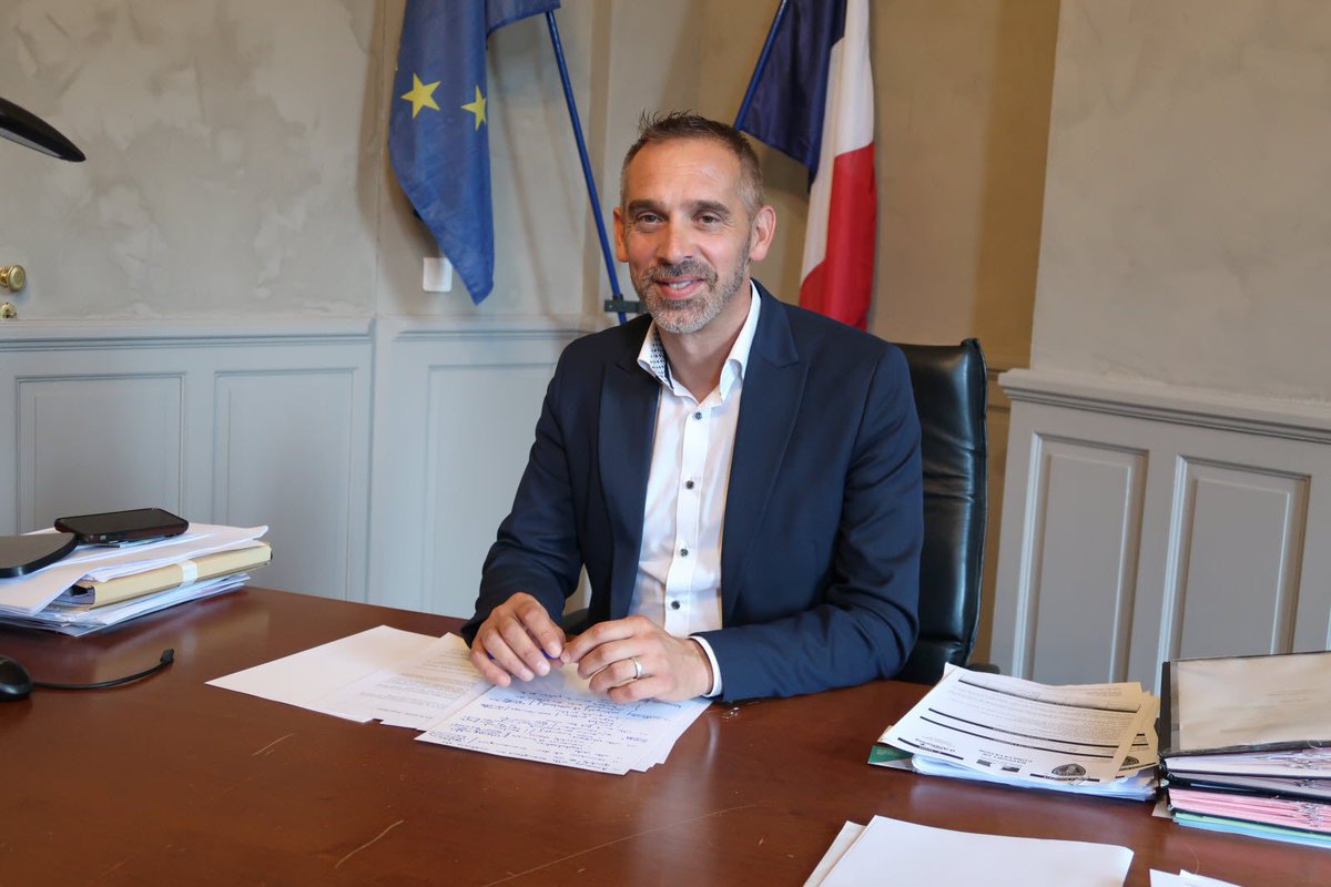 clement_ouillon's tweet photo. Je tiens à remercier Monsieur Simon Plenet, maire de la @VilleAnnonay et toute son équipe de m’avoir reçu autour d’une table aujourd’hui afin de discuter d’un projet pour la jeunesse annonéenne.

Restez connectés.
@digityesport https://t.co/ZXMHoscvVi