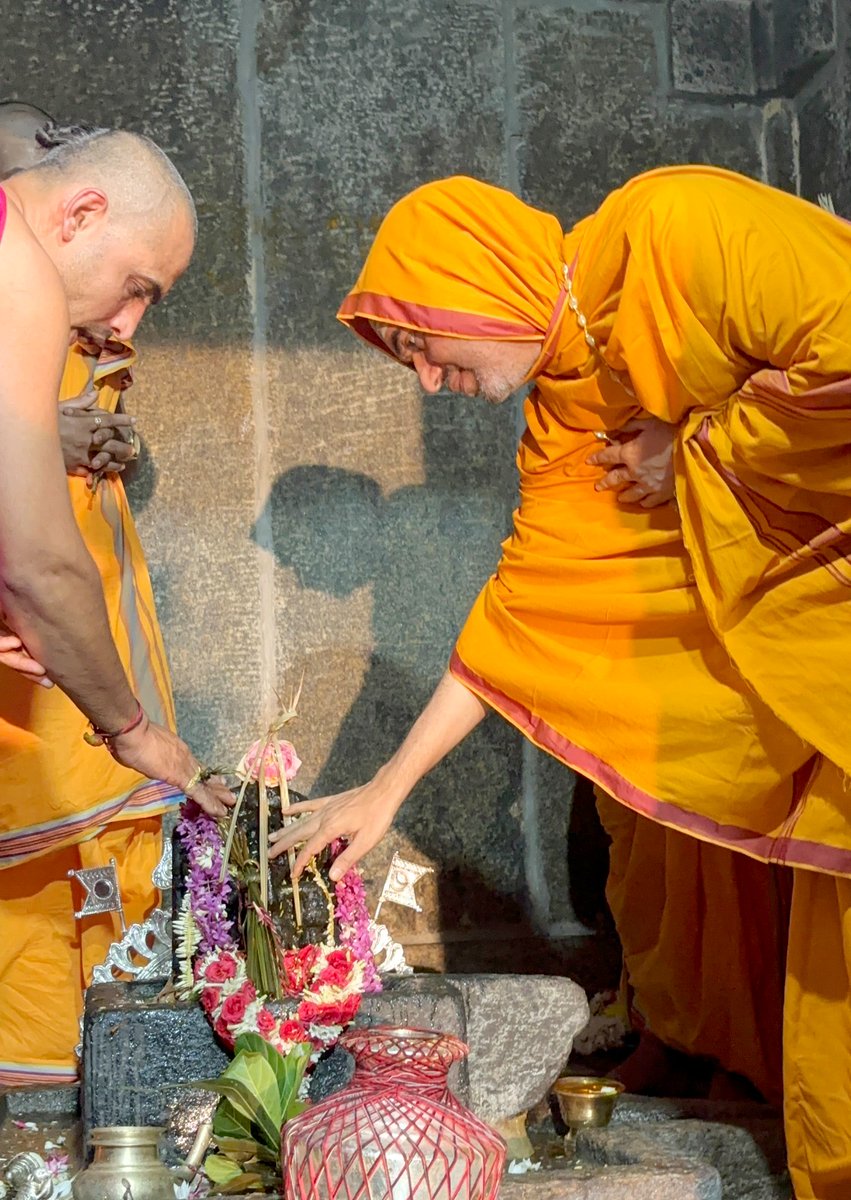 ShankaraPeetha's tweet image. ಶ್ರೀಸವಾರಿ:
ಶ್ರೀ ಕ್ಷೇತ್ರ ಕಾರಣಗಿರಿಯಲ್ಲಿ ಶ್ರೀಸಿದ್ಧಿವಿನಾಯಕ ದೇವರ ಜೀವಕುಂಭಾಭಿಷೇಕ - ಶ್ರೀ ದೇವರ ಪ್ರತಿಷ್ಠೆ - ಶಿಖರ ಪ್ರತಿಷ್ಠೆ

04-03-2024