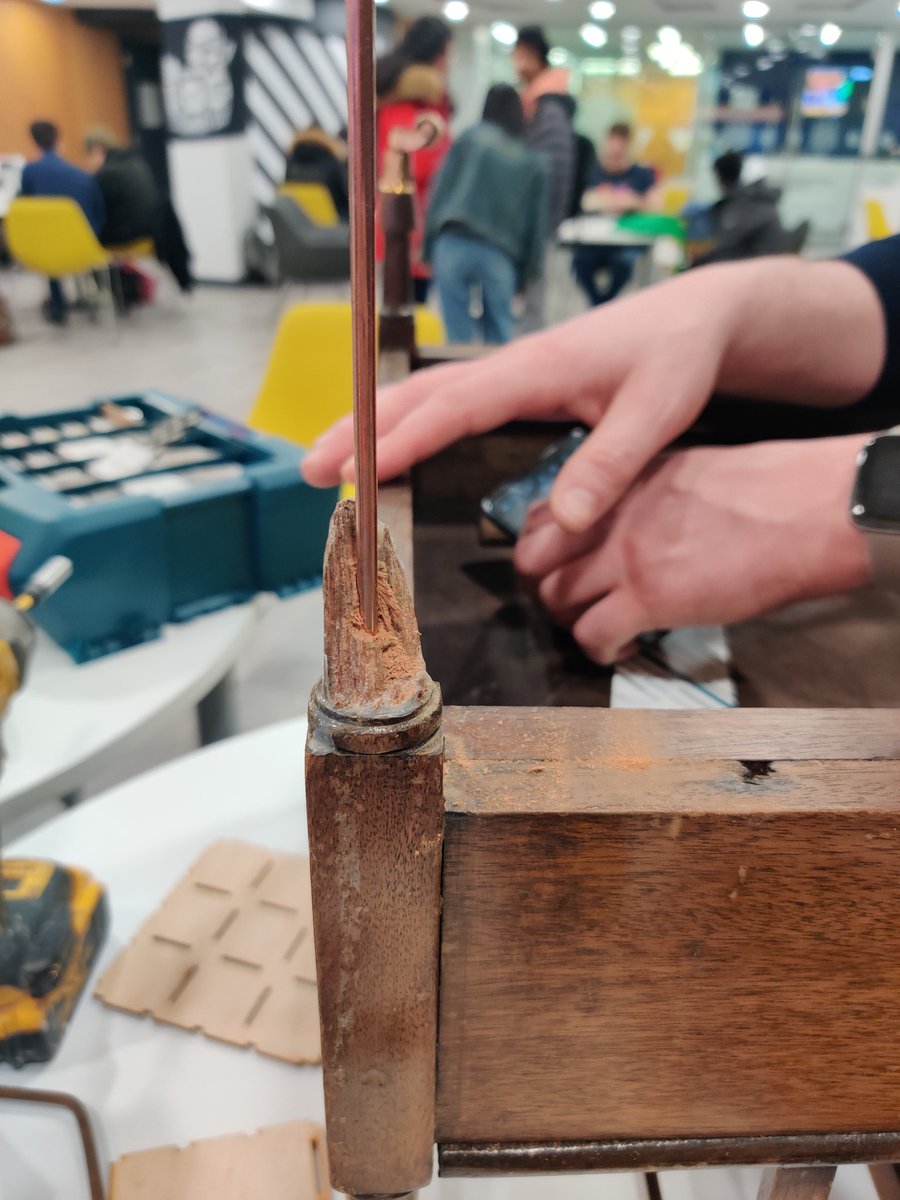 @TOG_Dublin @ucddublin @UCD_Innovators @UCD_Research @RepairCafe_E @CRNIreland @DublinCityPPN Check out this table leg that I kind of fixed. Started off with a brass rod but messed up the alignment. Ended up using copper wire strands to give support. #repair