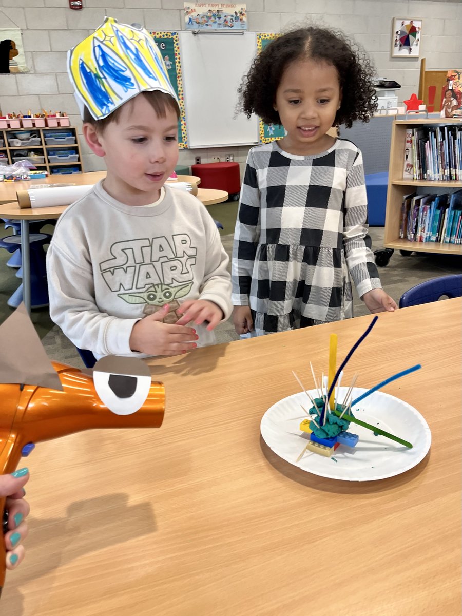 MeyerLib_SD735's tweet image. The Big Bad (hair dryer) Wolf was no match for the Pre-K students and the houses they built together after reading &quot;The Three Little Pigs&quot; during their fairytale unit!