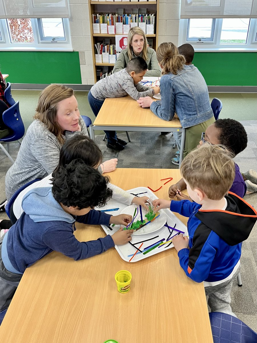 MeyerLib_SD735's tweet image. The Big Bad (hair dryer) Wolf was no match for the Pre-K students and the houses they built together after reading &quot;The Three Little Pigs&quot; during their fairytale unit!
