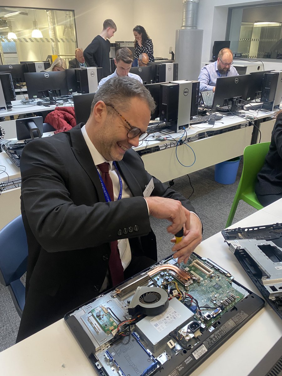ResilienceMAT's tweet photo. A fantastic leadership challenge at @UTCLeeds this evening with our Trust leadership teams being taught by our students in mechatronics, turning and digital. #ReverseLearning https://t.co/Q9pzOWD4l4