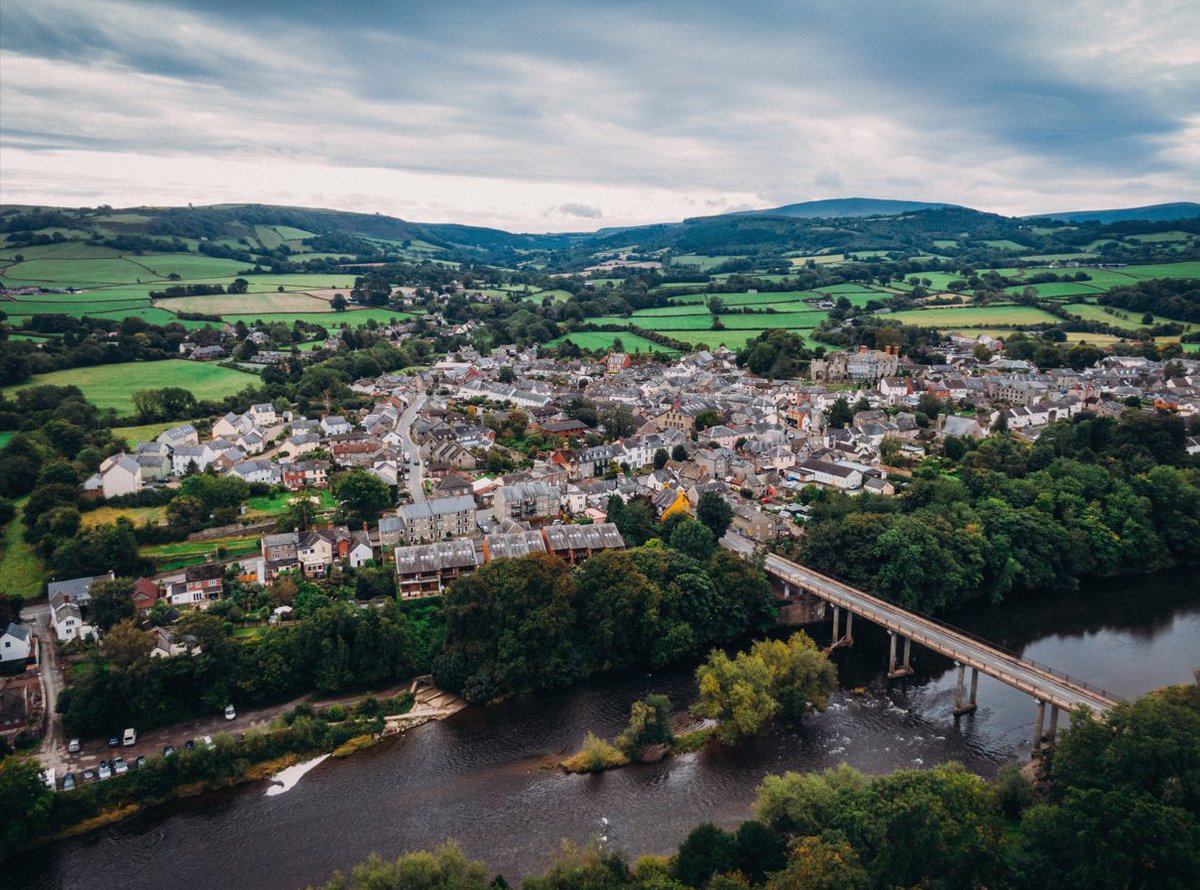 Beth am sicrhau mai 2024 fydd y flwyddyn lle byddwch yn darganfod Llwybr Clawdd Offa. O Bulpud y Diafol i’r Gelli Gandryll — datelwch berlau’r Llwybr gyda’n teithiau hwylus ➡️ bit.ly/3SquMSk