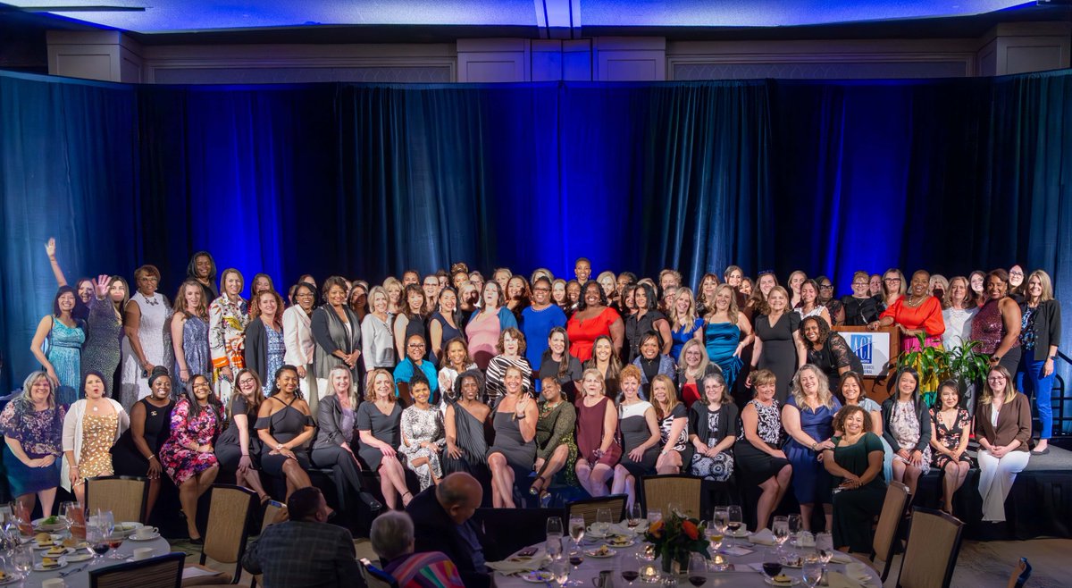 Let’s celebrate women in aviation! Across North America, women are making remarkable contributions to the skies and continue to inspire us all! #WomenofAviationWorldwideWeek 💪✈️