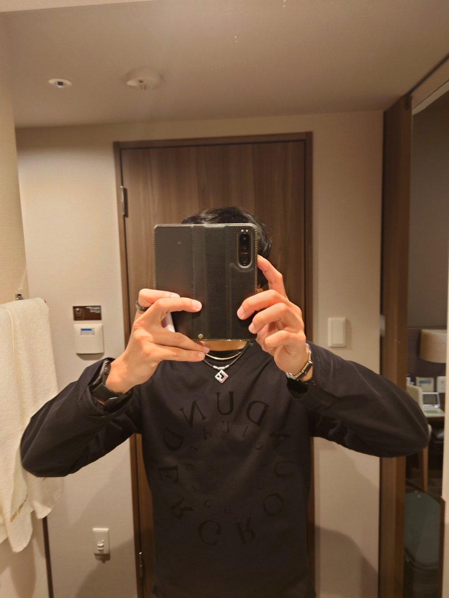 kazuP0126's tweet photo. そして余韻に浸る🛀
城ホの時も思ったが外国人のファンも沢山来てたなぁ
在日の人なのかわざわざ来てたのかわ
わからんけど💦
🇧🇷やら🇨🇱の旗持ってる人までいたなぁ
ワールドワイドに愛されるラルクは凄い👏 https://t.co/2BTs3EeYD1