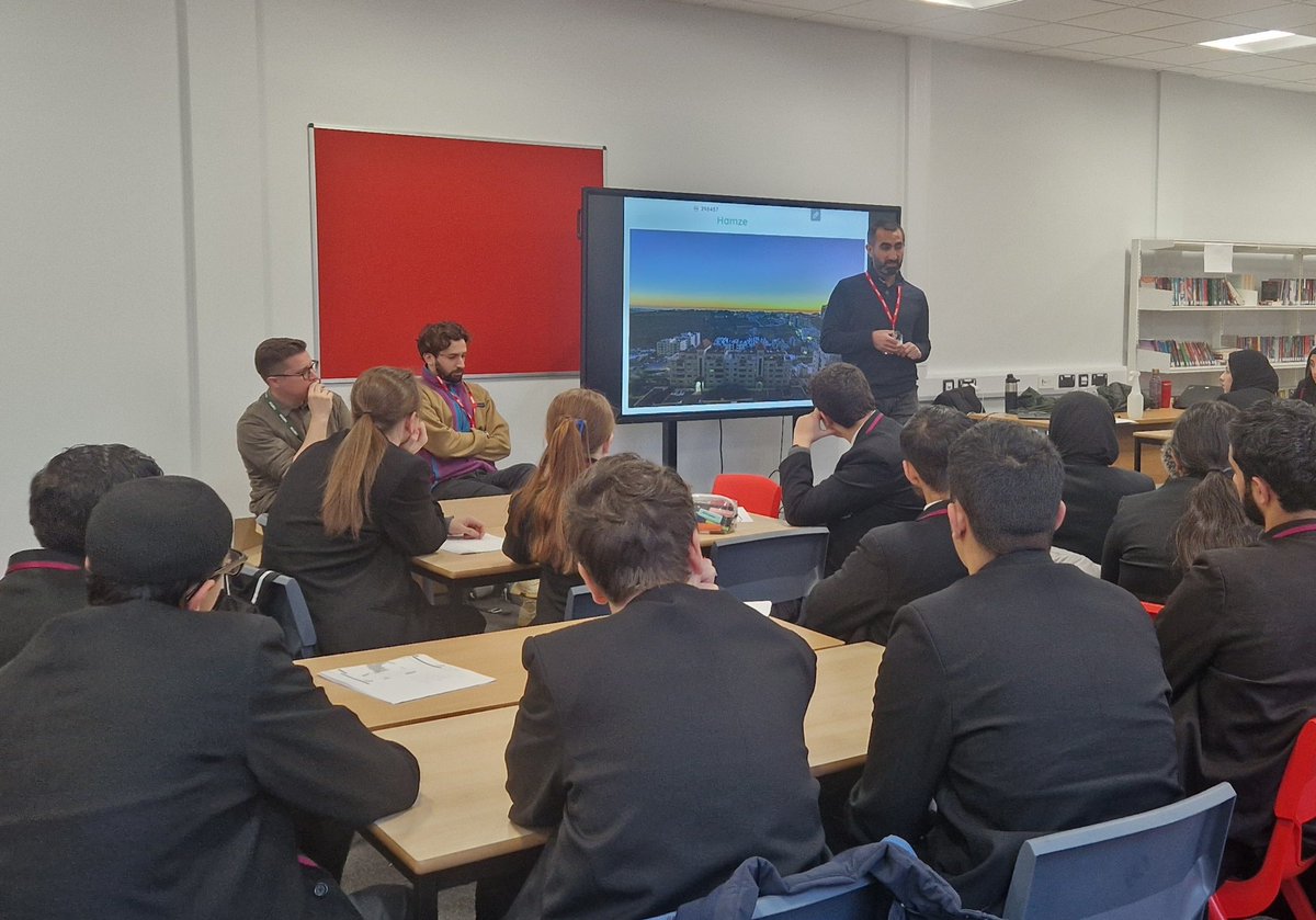 Thank you @ItmakesSNS for coming in to work with our Y10 and Y11 students. An insightful discussion lead by Palestinian and Israeli guest speakers about current affairs, their historical context and possible ways to move forward.