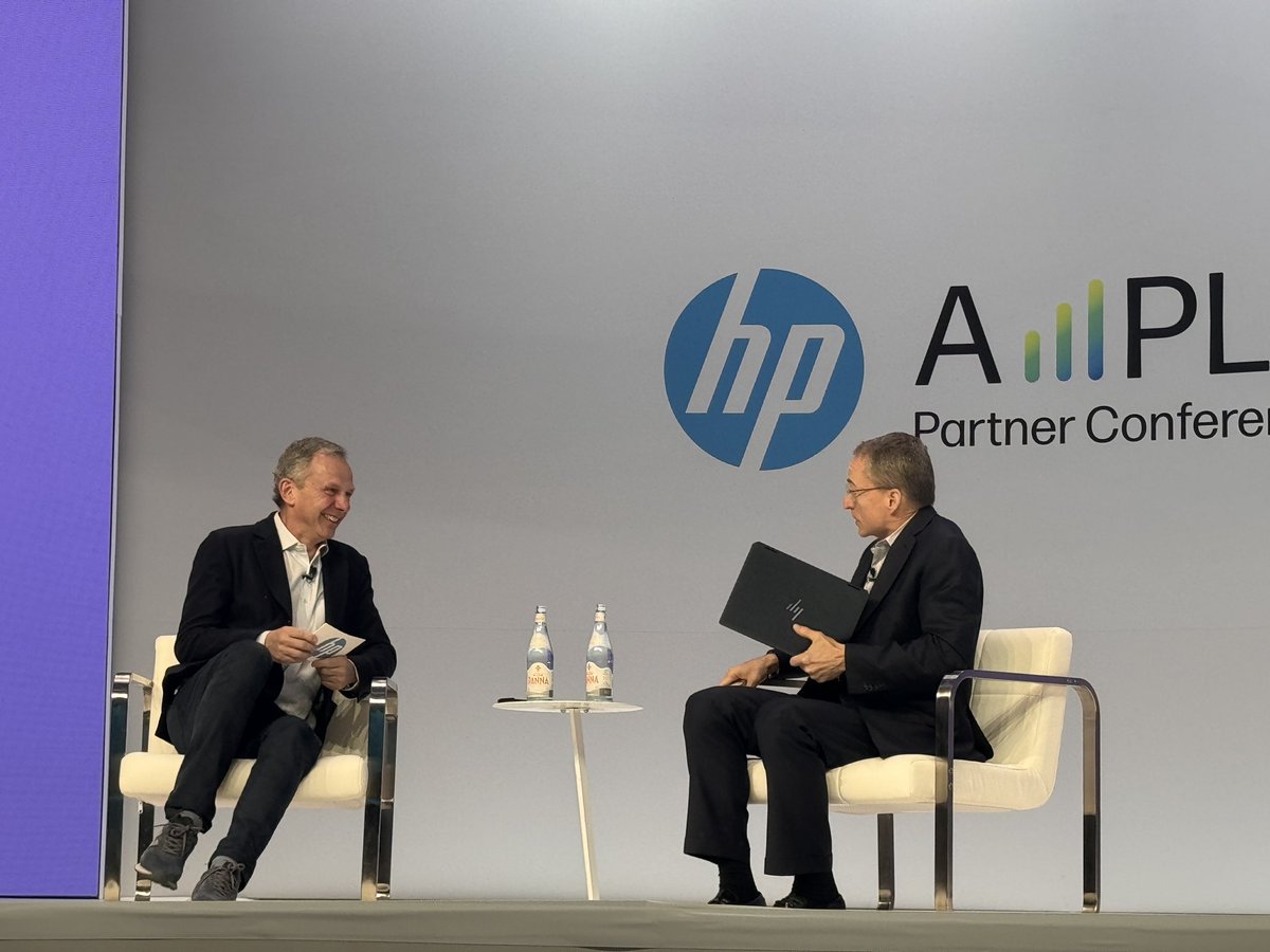 Stelow's tweet photo. @Intel’s CEO @PGelsinger joins @EnriqueJLores to congratulate @HP of being the first to market with the AI enabled PC. #AI #HPAmplify https://t.co/ewa7MvLCpC