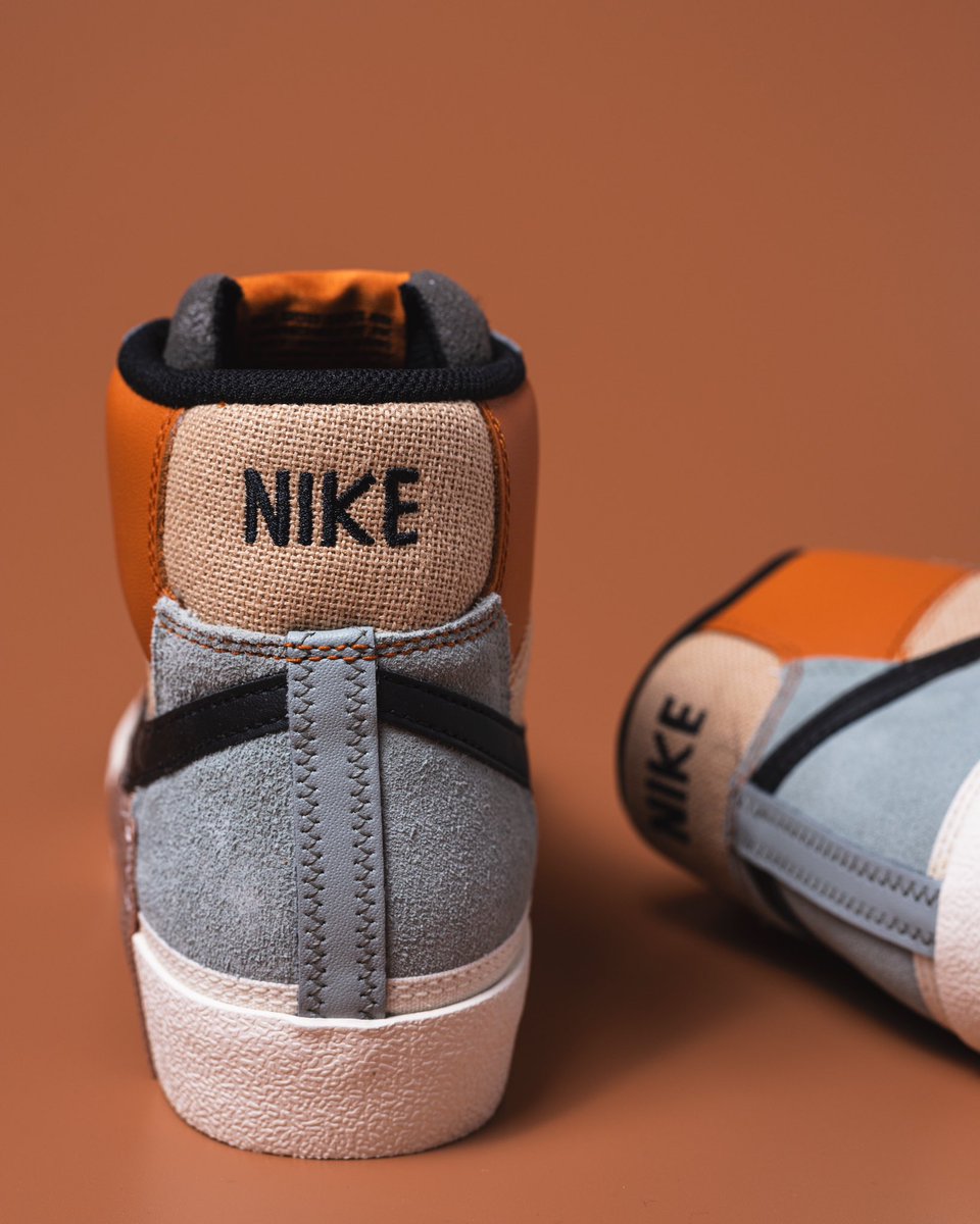 KickingItATX's tweet photo. The Blazer Mid Pro Club
The Men’s Blazer Mid gets a patch work design with layers of leather, suede, rubber blocking & canvas in natural hues of Grain, Light Pumice & Black.
Shop the Pro Club Blazer in store & online
Sizes 8-13 for $115
#kickingit #nike #blazermid https://t.co/ytj3gtLU5P