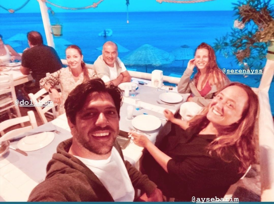 serenaysarchive's tweet photo. serenay sarıkaya, dolunay soysert, ali bilgin &amp; ayşe barım ✨(2020) https://t.co/6doHIMkCFm