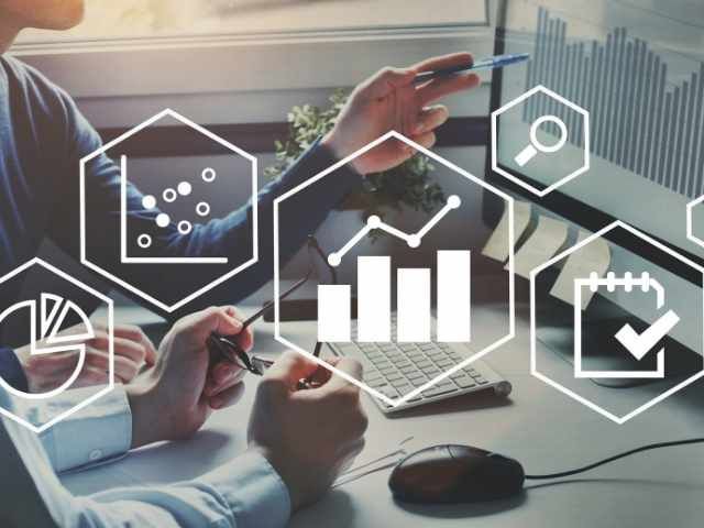 Comunicación, Marketing y Ventas
Como administradora no solo debemos conocer el mercado y la competencia tambien de la comunicación es una esencial en el área de ventas por lo que un buen administrador de empresas tendrá el conocimientos y habilidades estratégicas en este área.