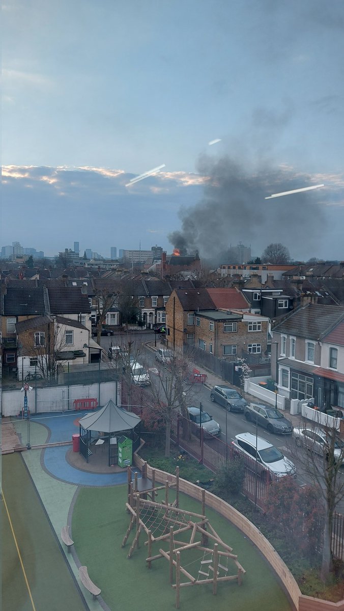 Forest gate police station on fire hope all are safe @SandringhamE7